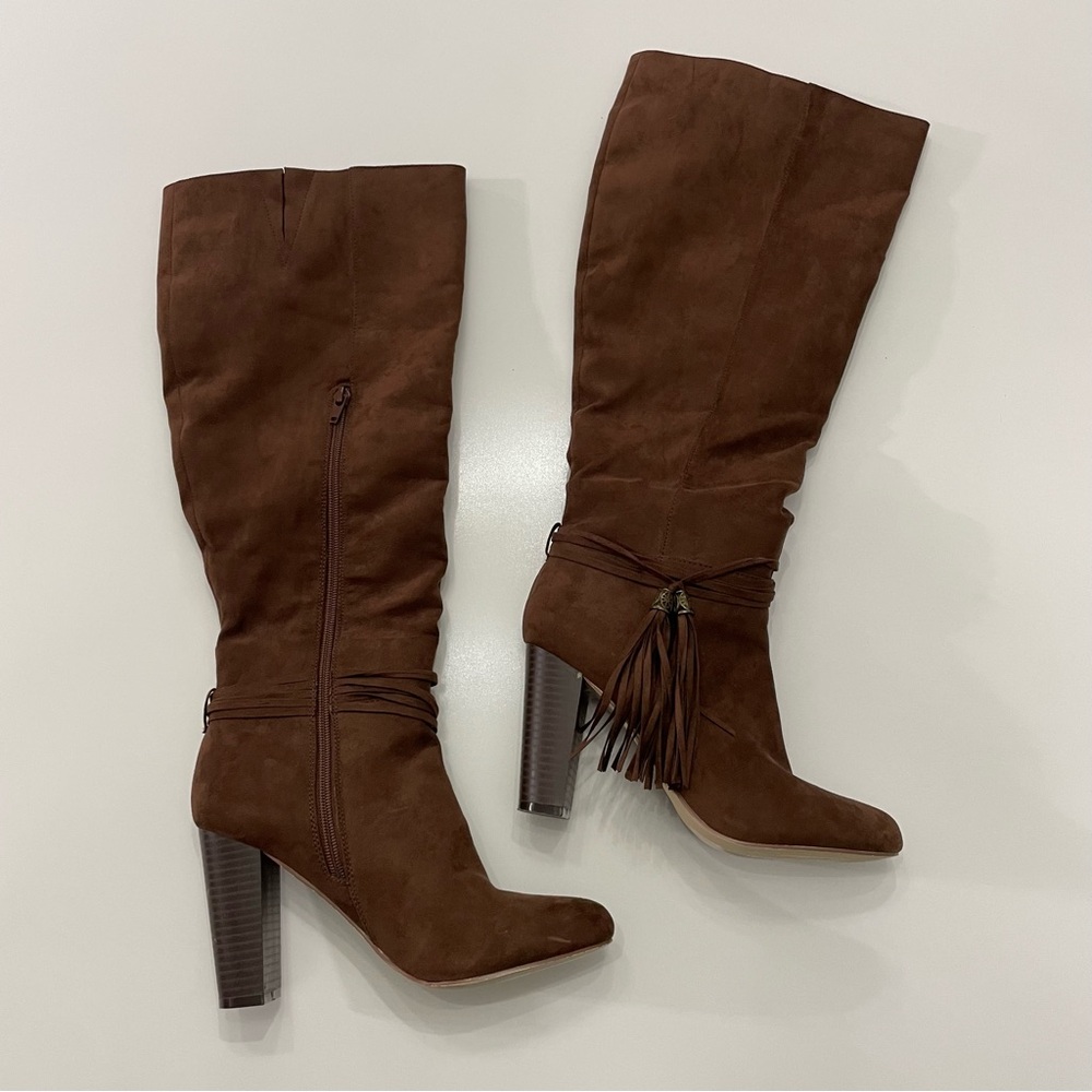 JustFab Brown Faux Suede Boots Knee High Heeled Womens 8 Cabin Cottage Western